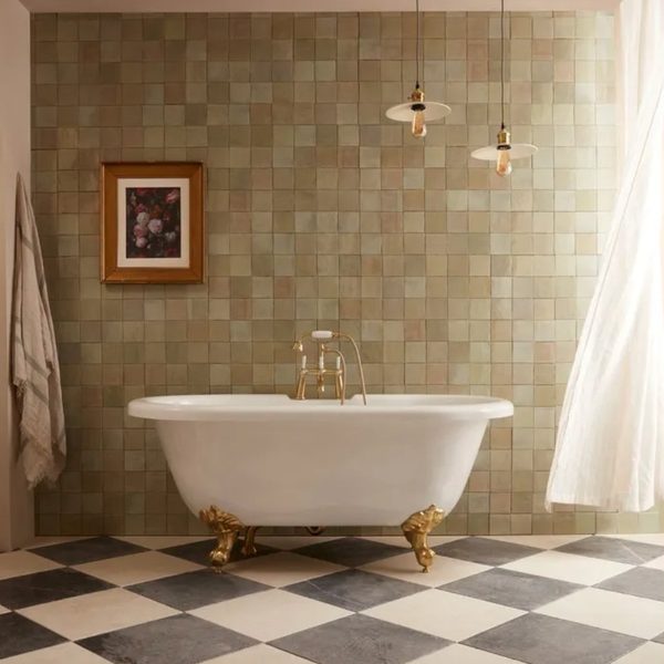 Freestanding Bath — Traditional